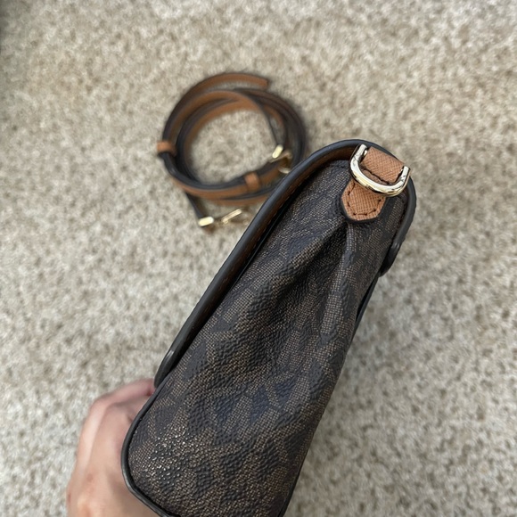 Michael Kors crossbody - Picture 3 of 4